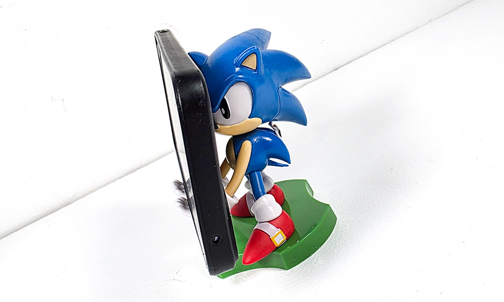 Sonic Hedgehog Cable Guys Holdem with mobile