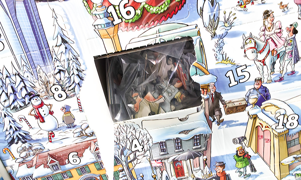 Door opend and jigsaw pieces in bag of advent calendar