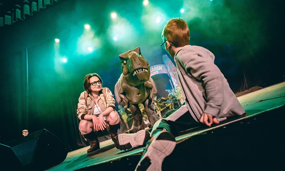 Find out why the Jurassic Earth theatre show is the interactive dinosaur show that kids love more than screen time