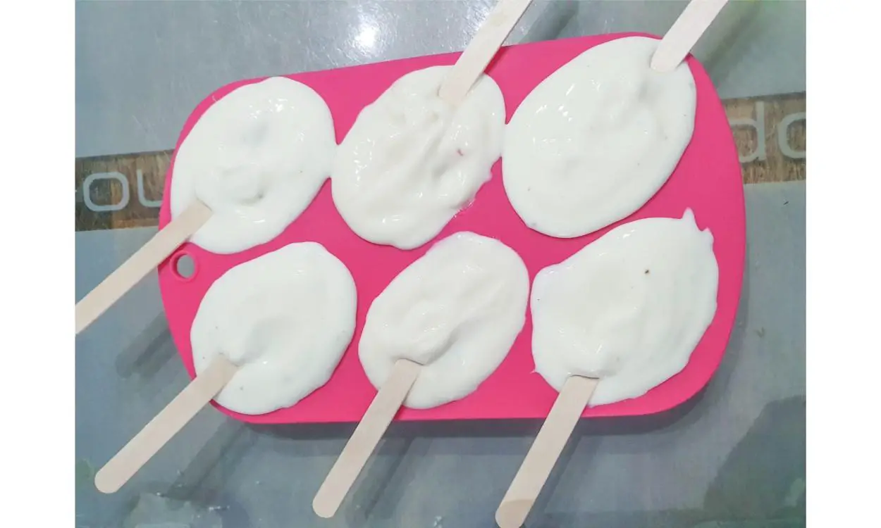 LATEST NEWS Easter Egg Frozen Yoghurt Lollies Recipe Step 4