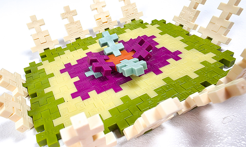 Plus-Plus Botanica Mix STEM Toy Up Close Build