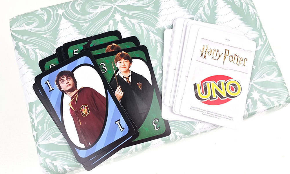 UNO Harry Potter Card Game up close