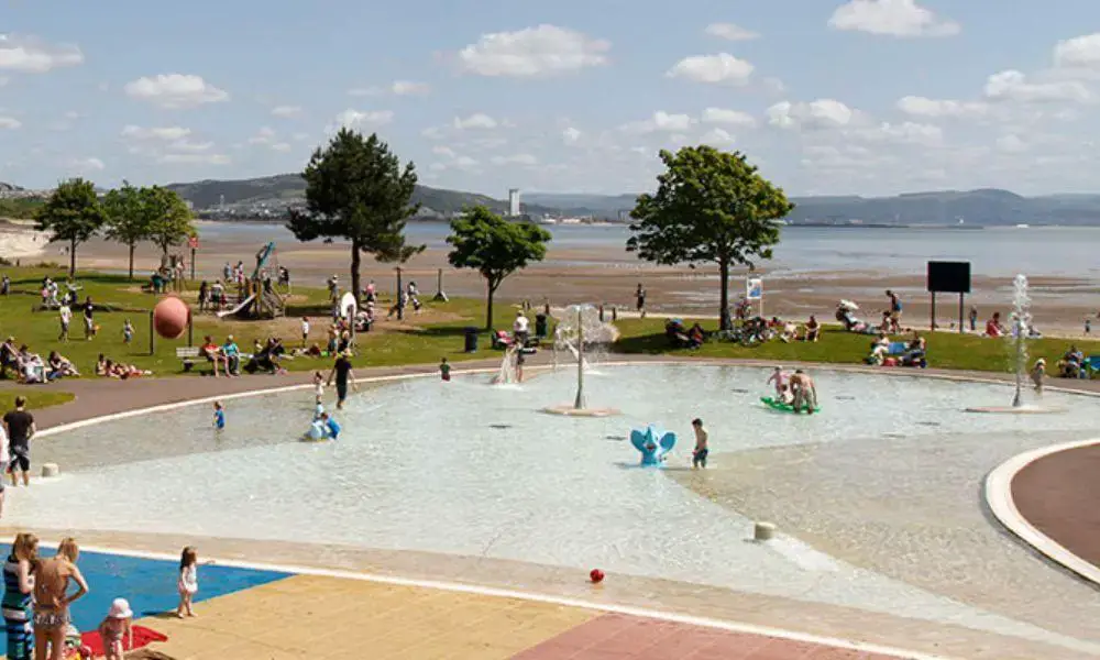Outdoor Pools and Lidos in West Wales - Swansea Blackpill Lido Outdoor Water Park